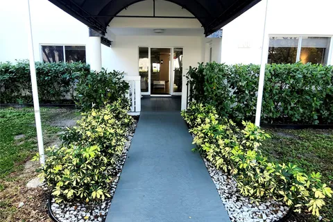 200 Galen Dr # 303, Key Biscayne FL 33149