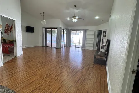 5805 SW 87th Ter, Cooper City FL 33328