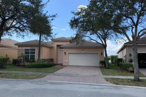 4377 E Whitewater Ave, Weston FL 33332