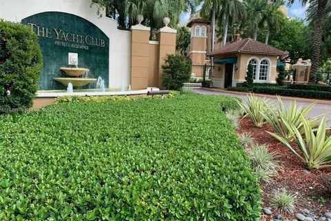 19999 E Country Club Dr, Aventura FL 33180