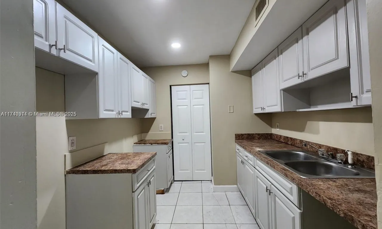 2824 NW 55th Ave # 1B, Lauderhill FL 33313