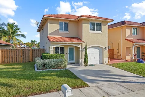 8957 SW 214th St, Cutler Bay FL 33189