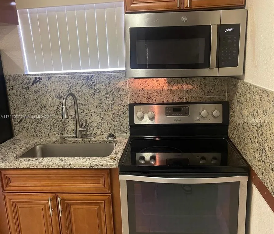 1163 NW 100th Ter # R, Miami FL 33150