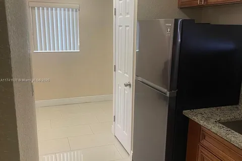 1163 NW 100th Ter # R, Miami FL 33150