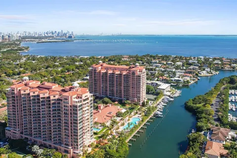 10 Edgewater Dr # 7G, Coral Gables FL 33133