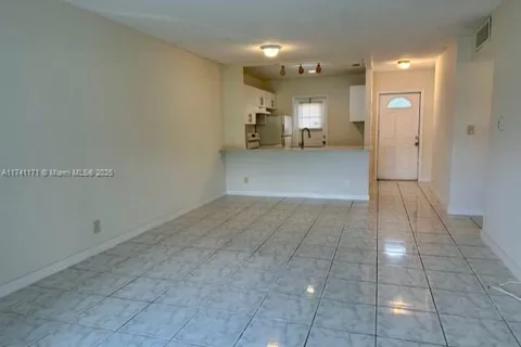 5001 W Oakland Park Blvd # 109, Lauderdale Lakes FL 33313