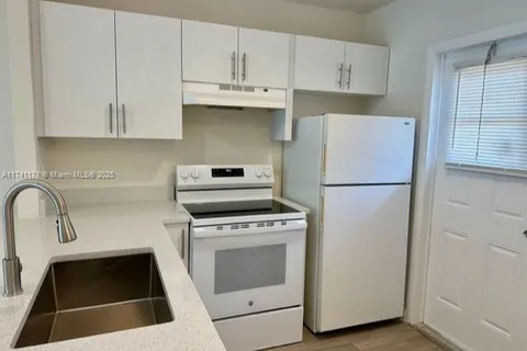 5001 W Oakland Park Blvd # 109, Lauderdale Lakes FL 33313