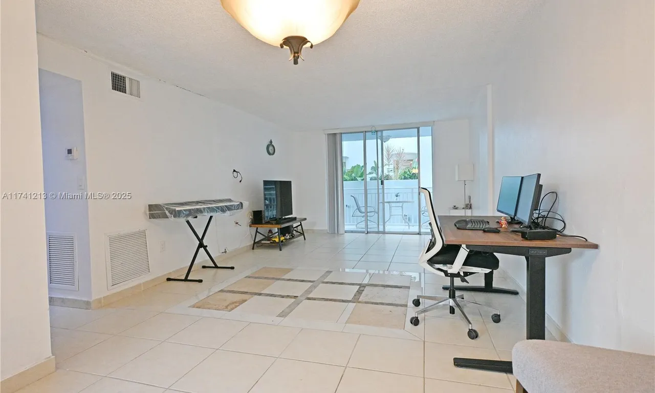 947 Lenox Ave # 203, Miami Beach FL 33139