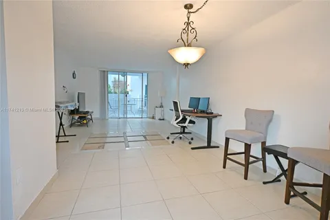 947 Lenox Ave # 203, Miami Beach FL 33139