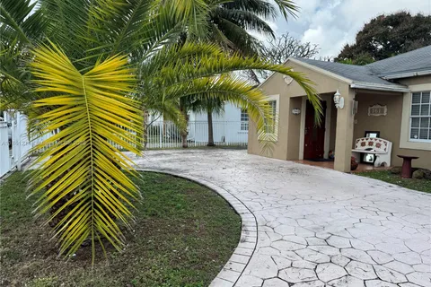 761 NE 4th Pl, Hialeah FL 33010