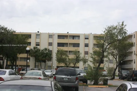 10000 NW 80th Ct # 2147, Hialeah Gardens FL 33016