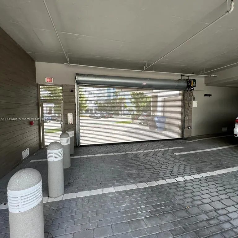 1000 99th St # 9, Bay Harbor Islands FL 33154