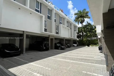 1000 99th St # 9, Bay Harbor Islands FL 33154