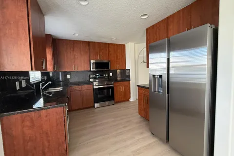 13848 NW 22nd St # 13848, Sunrise FL 33323