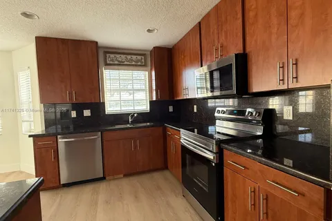 13848 NW 22nd St # 13848, Sunrise FL 33323