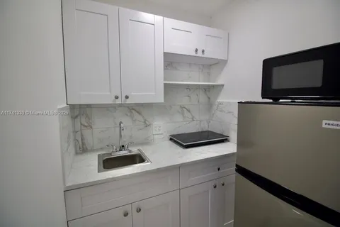 1626 SW 9th St # B, Miami FL 33135