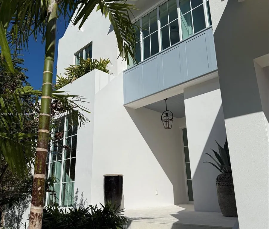 261 Greenwood Dr, Key Biscayne FL 33149