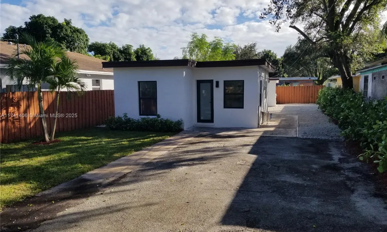 1756 NW 94th St, Miami FL 33147