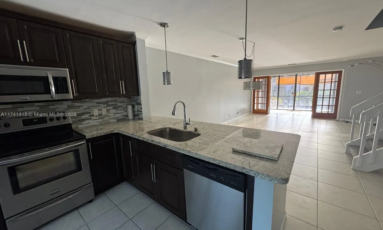 10600 NW 14th St # 106, Plantation FL 33322