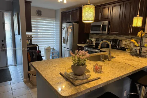 10600 NW 14th St # 106, Plantation FL 33322