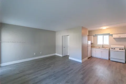 9270 E Bay Harbor Dr # 7A, Bay Harbor Islands FL 33154