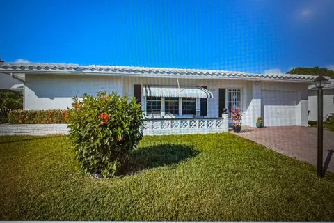 7505 NW 70th Ter, Tamarac FL 33321