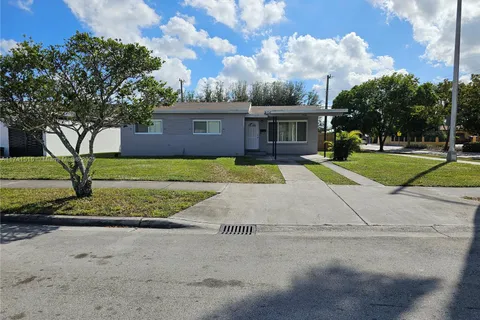 796 W 69th Pl, Hialeah FL 33014