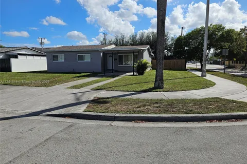 796 W 69th Pl, Hialeah FL 33014