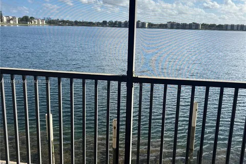 106 Lake Emerald Dr # 214, Oakland Park FL 33309