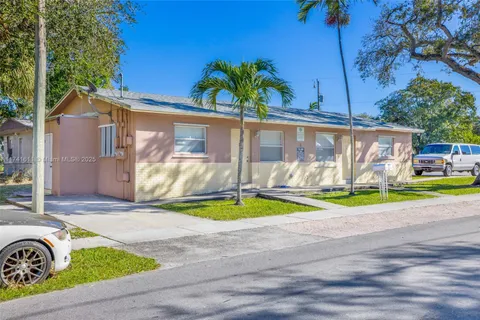 6 NW 7th Ave, Dania Beach FL 33004