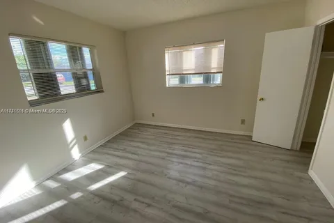 6 NW 7th Ave, Dania Beach FL 33004