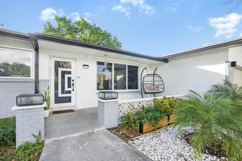 2000 NW 106th Ave, Pembroke Pines FL 33026