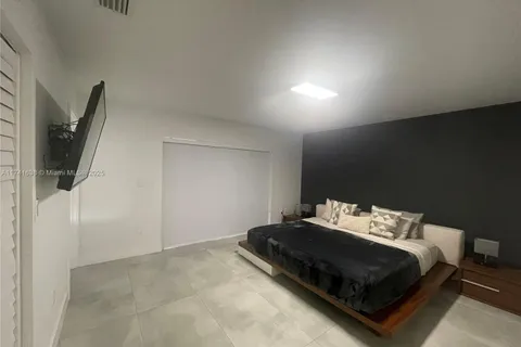 5733 NW 100th Ct, Doral FL 33178