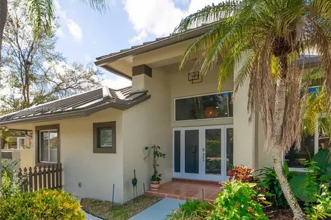 4345 SW 74th Way, Davie FL 33314