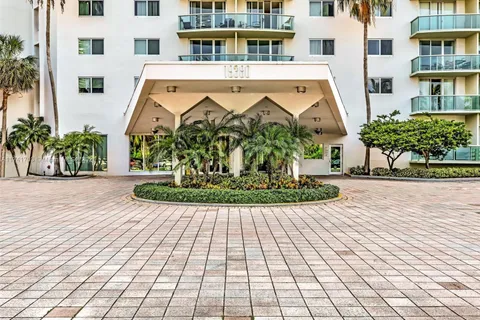 19380 Collins Ave apt 409, Sunny Isles Beach FL 33160