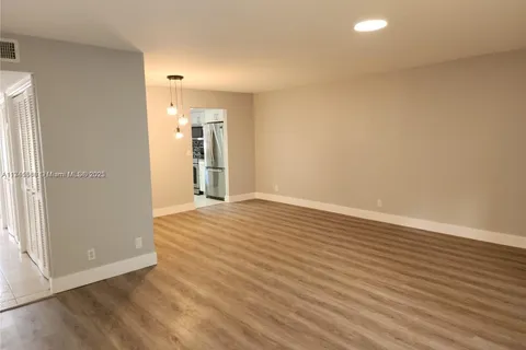 3050 Riverside Dr # 2A, Coral Springs FL 33065