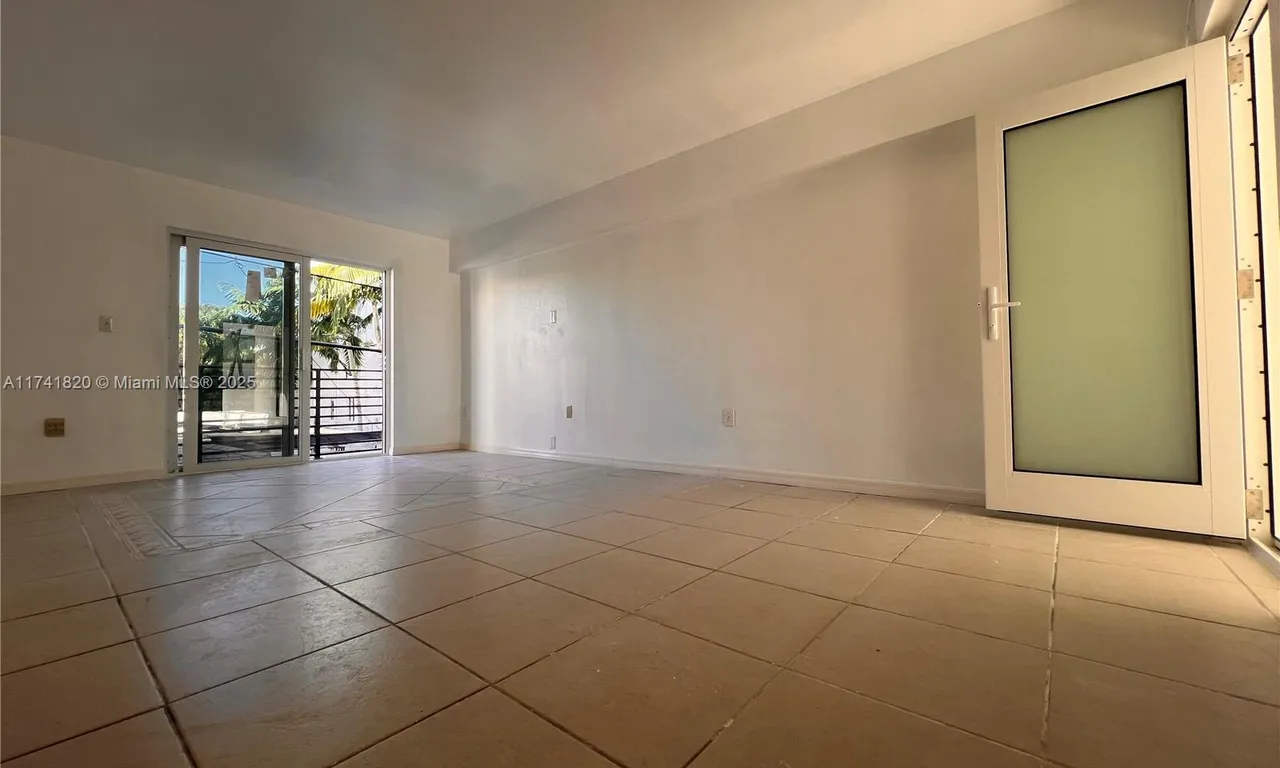 1033 Lenox Ave # 209, Miami Beach FL 33139