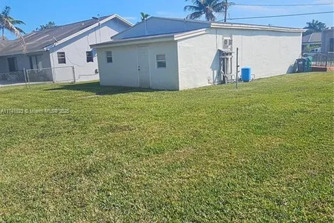 9845 SW 213th St, Cutler Bay FL 33189