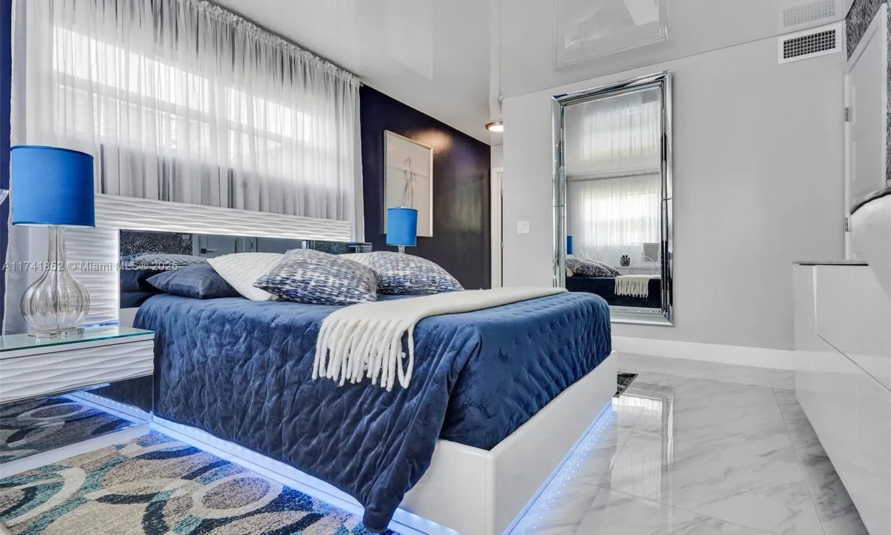 2600 Diana Dr # 320, Hallandale Beach FL 33009