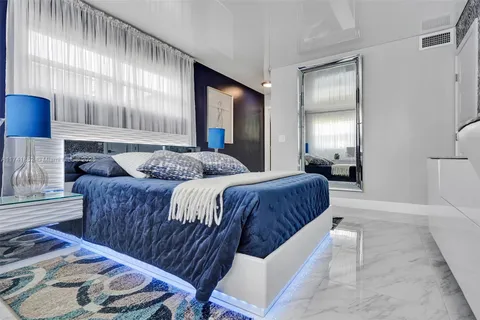 2600 Diana Dr # 320, Hallandale Beach FL 33009