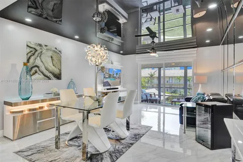 2600 Diana Dr # 320, Hallandale Beach FL 33009