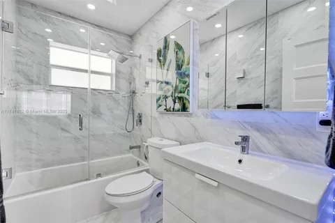 2600 Diana Dr # 320, Hallandale Beach FL 33009