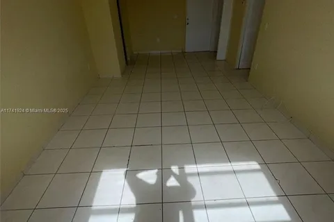 666 W 81st St # 201, Hialeah FL 33014