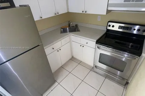 666 W 81st St # 201, Hialeah FL 33014