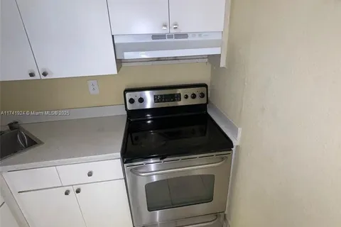 666 W 81st St # 201, Hialeah FL 33014