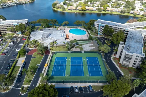 1100 Colony Point Cir # 214, Pembroke Pines FL 33026