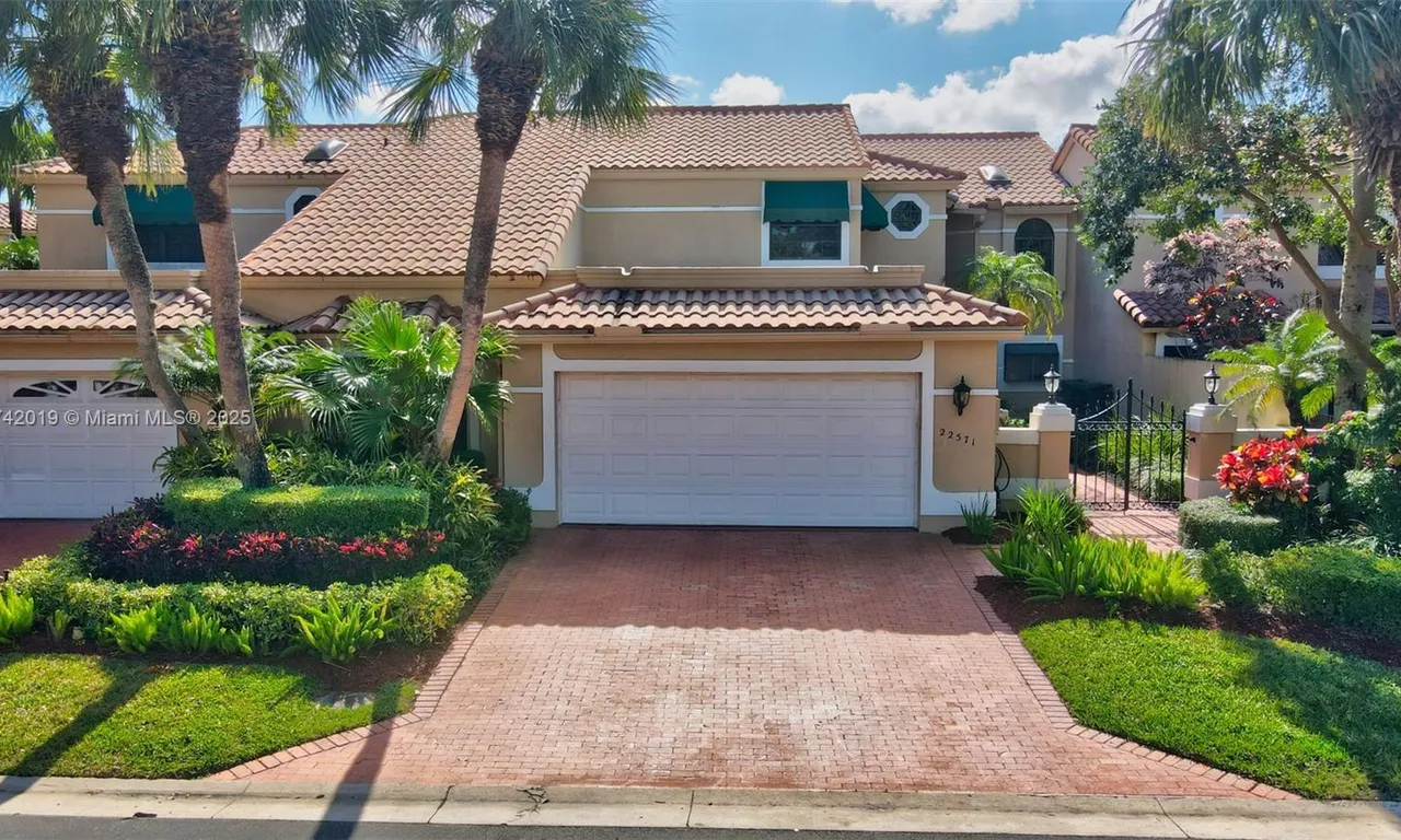 22571 Caravelle Cir, Boca Raton FL 33433