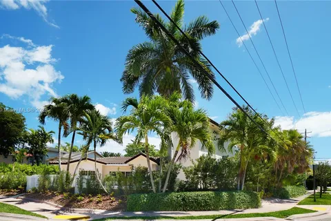 691 Ridgewood Rd, Key Biscayne FL 33149