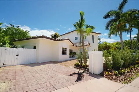 691 Ridgewood Rd, Key Biscayne FL 33149