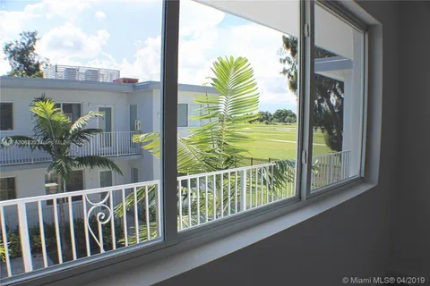 315 S Shore Dr # 5, Miami Beach FL 33141